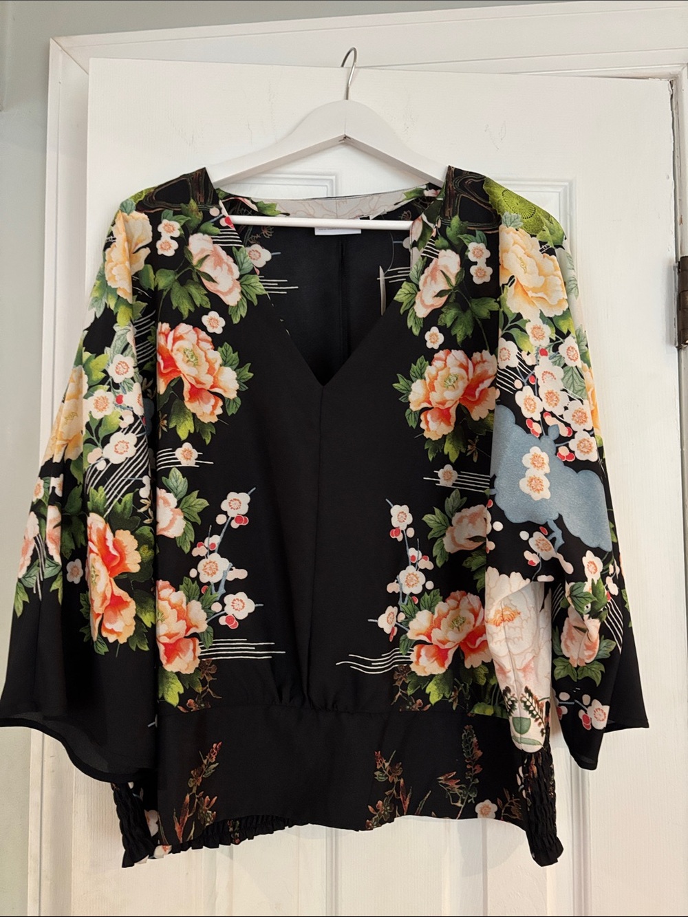 New York & Company V- neck floral Kimono Shirt